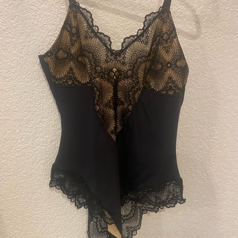 Pinsy Sculpting Lace Shapewear Bodysuit